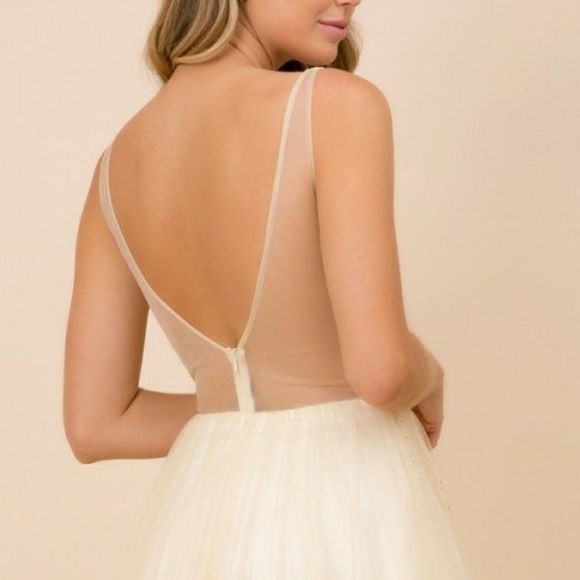 Pale yellow fitted formal evening gown with lace,beads. - Picture 5 of 6